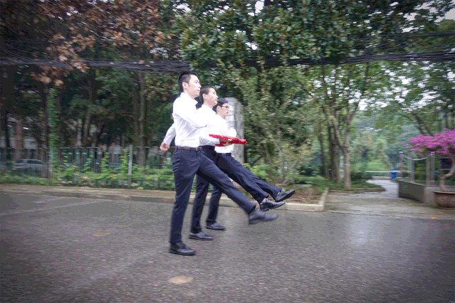 1601950630770081956.gif